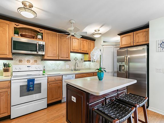4th image of 788 Park Shore Dr APT F14