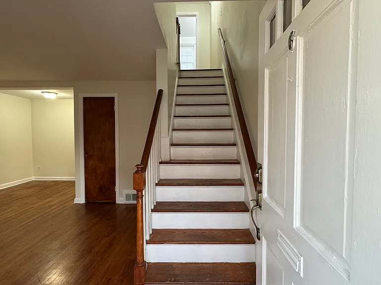 1164 Whitney Ave #H — Photo 4