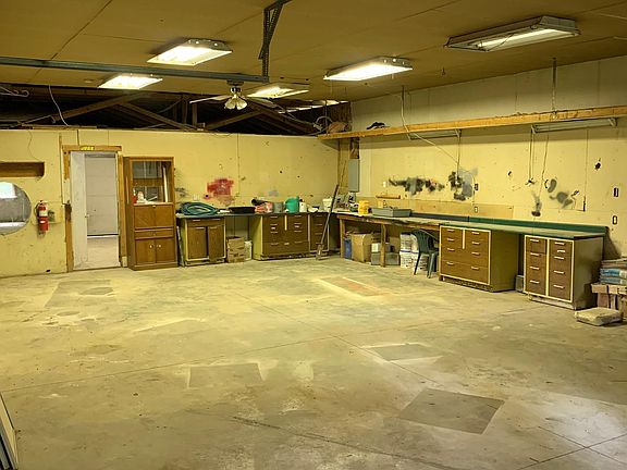 Extra shop in the back