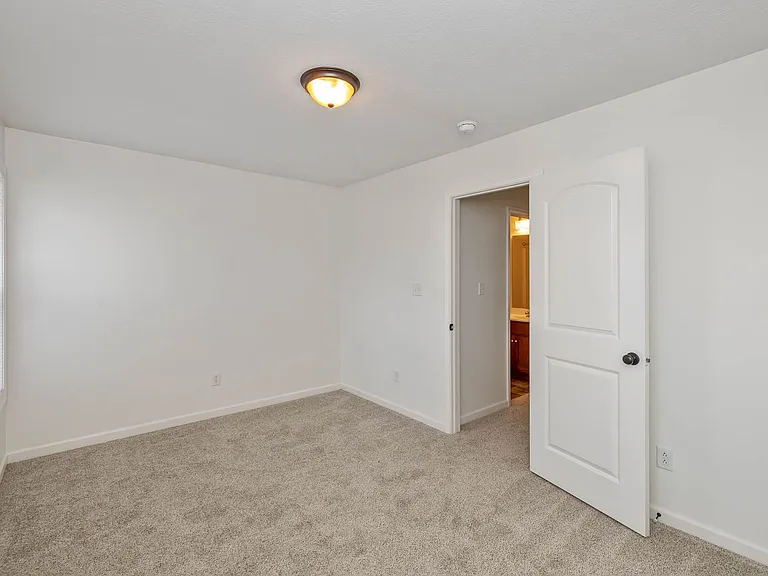 542 W Main St — Photo 18