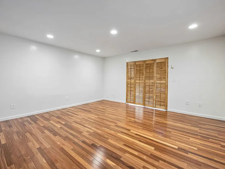 6409 Liberty Ave #I1 — Photo 7