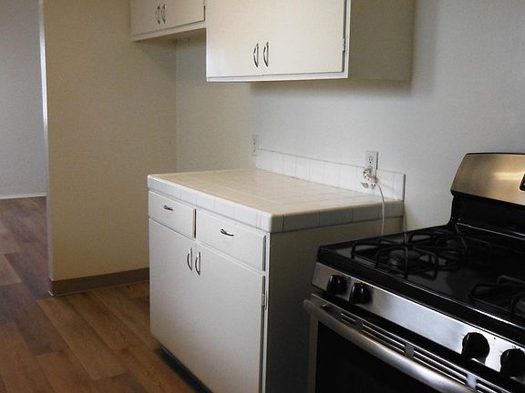 3rd image of 420 Fuller Ave