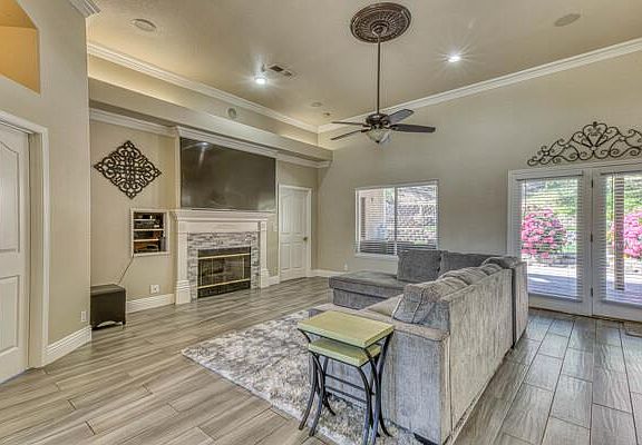 4th image of 6040 Sherry Lee Ln
