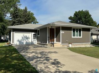 629 S Dewald St, Freeman, SD 57029