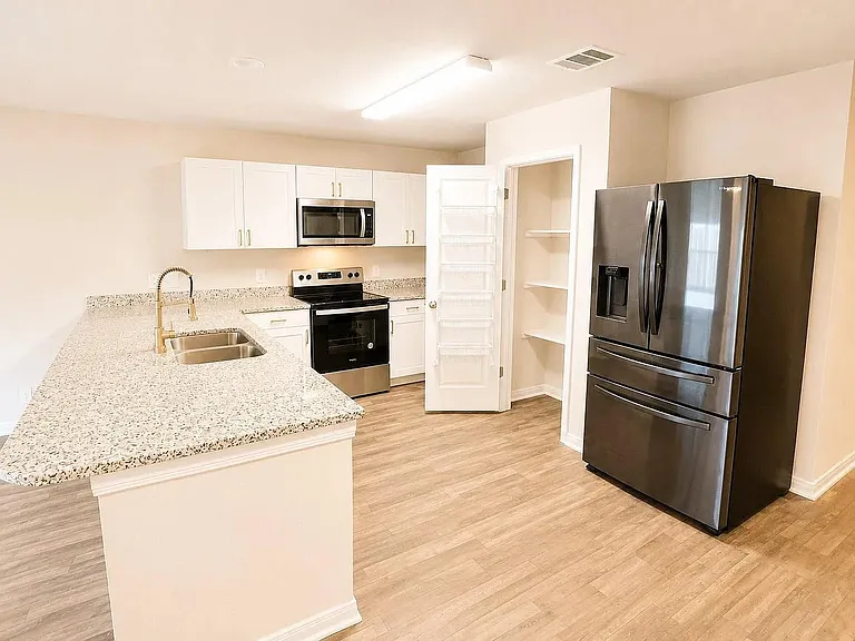 15674 Briar Forest Dr — Photo 7