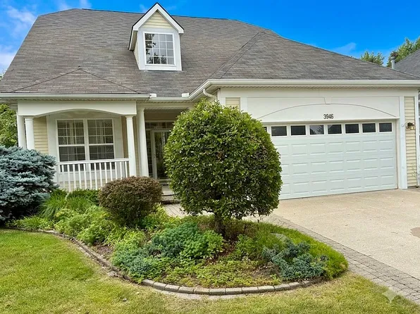 3946 Hillsdale Dr, Auburn Hills, MI 48326