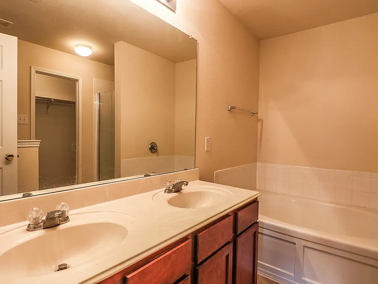 4313 Silverwood Trl — Photo 16
