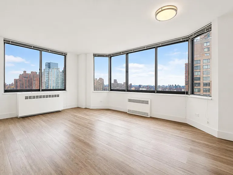 1735 York Ave #30AA — Photo 2