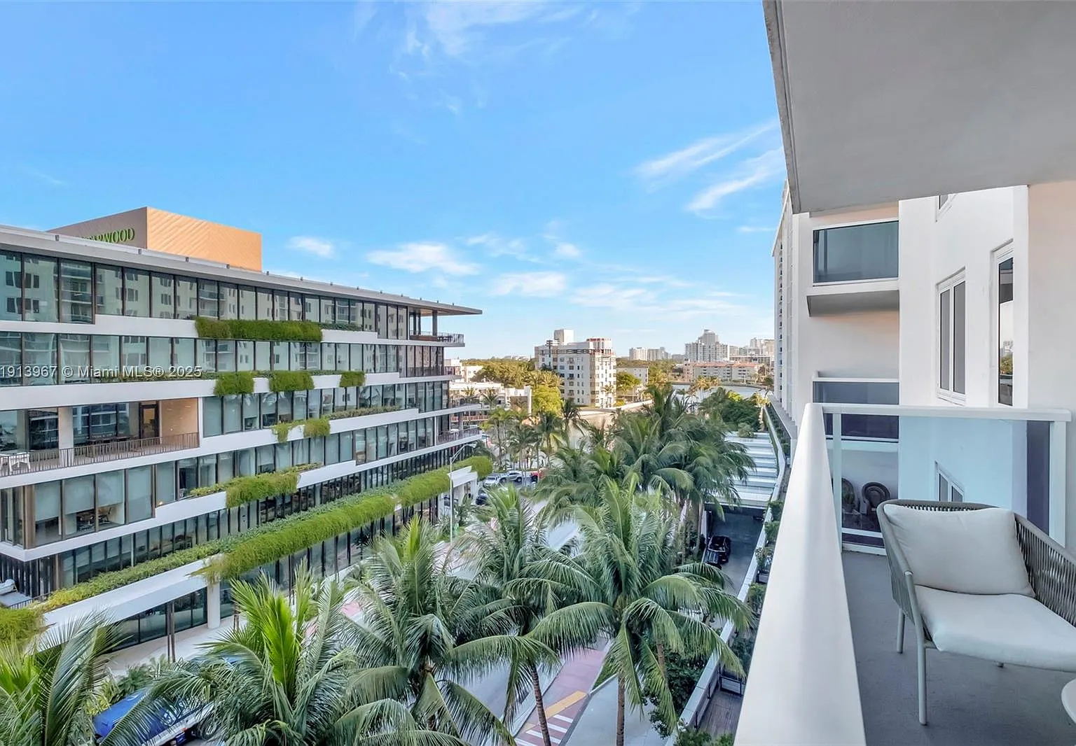 Roney Palace Condo — Photo 4