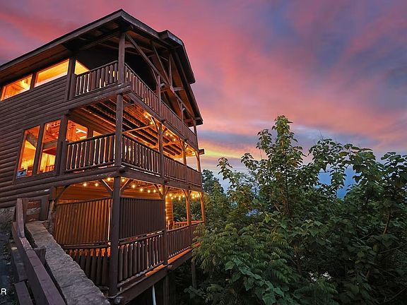 2nd image of 1154 Villa Overlook Way