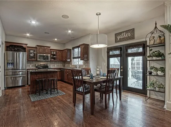 5304 Payne St, Shawnee, KS 66226