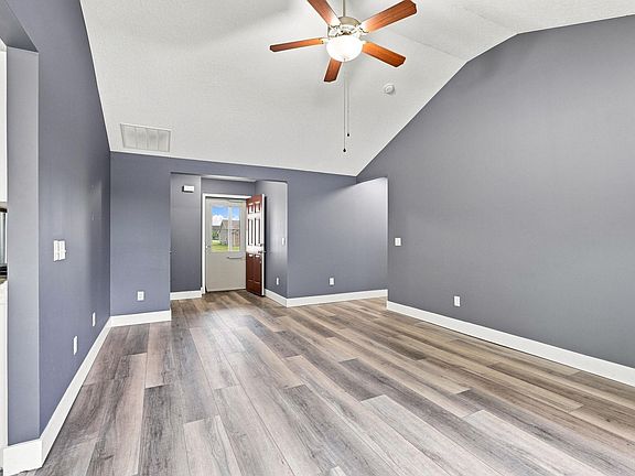 5th image of 130 Chapel Chase Dr