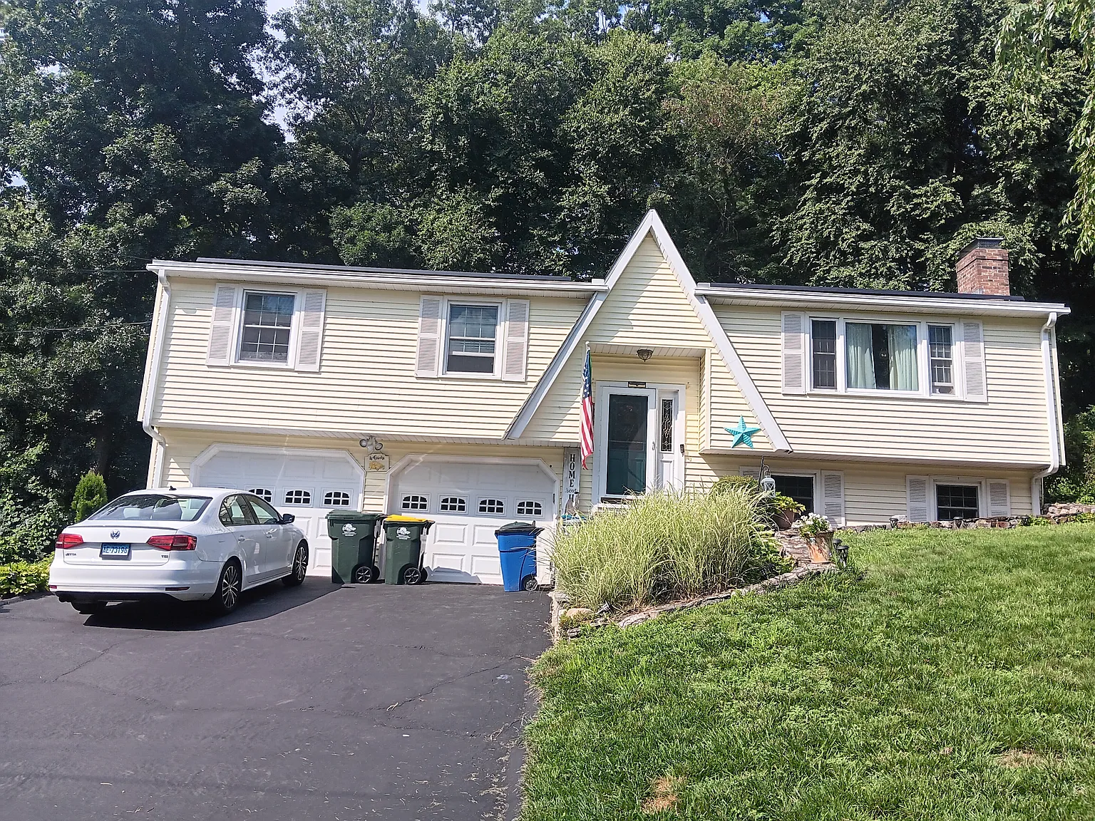 4 bed, 2.5 bath, 1800 sqft, $1,200 — Photo 1