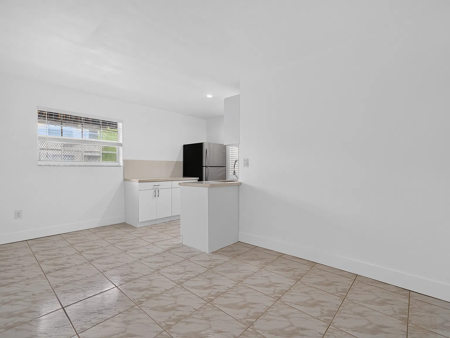 7 Salamanca Ave. - 01 — Photo 2