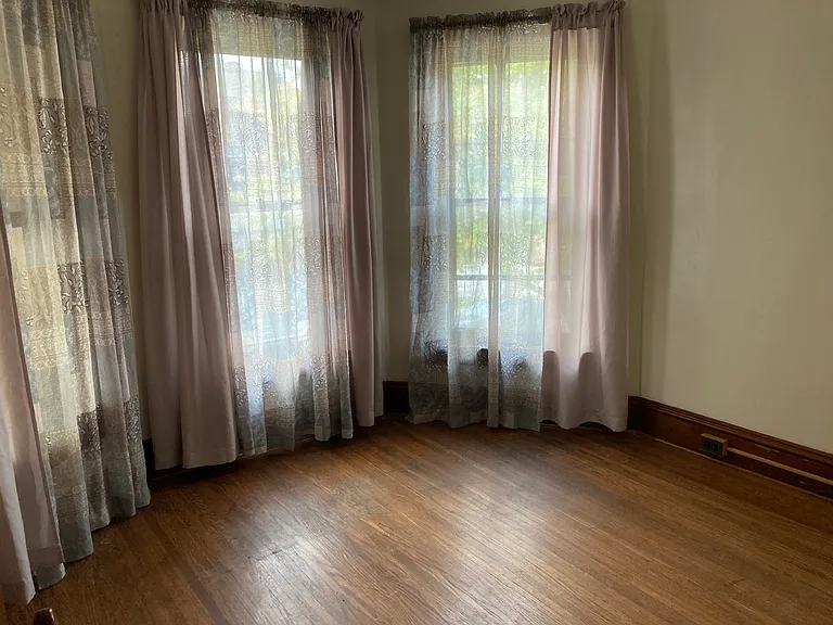 28 Petrie St #1 — Photo 18