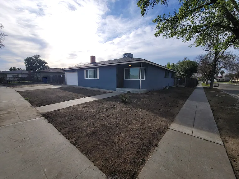 1355 N Matus Ave — Photo 2