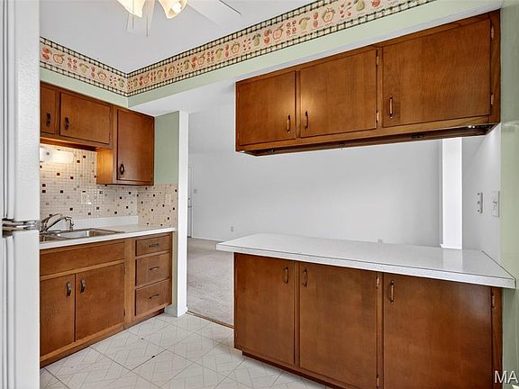 4th image of 808 Dumont Pl APT E