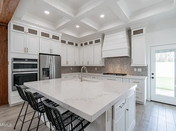 3992 E TIMBERLINE Road, Gilbert, AZ 85297