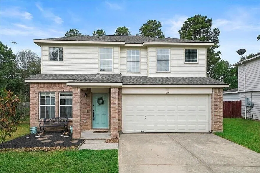 4 bed, 2.5 bath, 2289 sqft, $2,300 — Photo 2