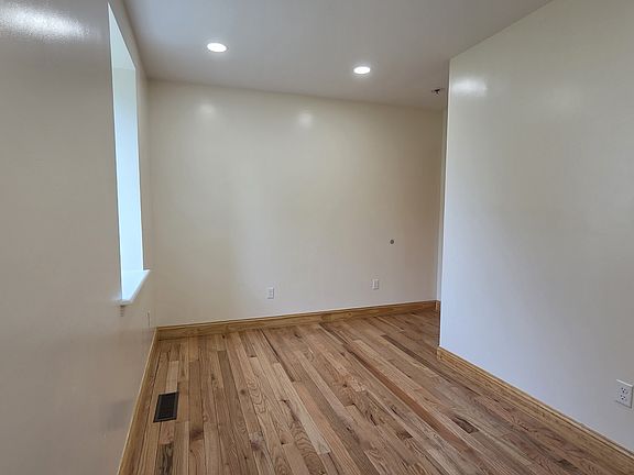 4th image of 56 Lorraine St #1