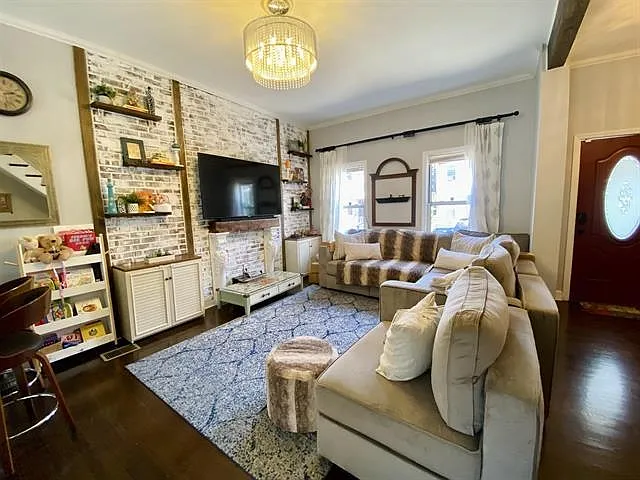 217 Cambridge Ave — Photo 2