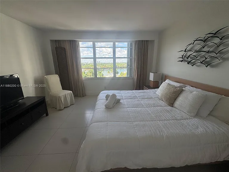 5151 Collins Ave #923 — Photo 8