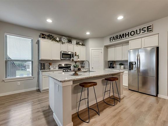 4th image of 5513 Connally Dr