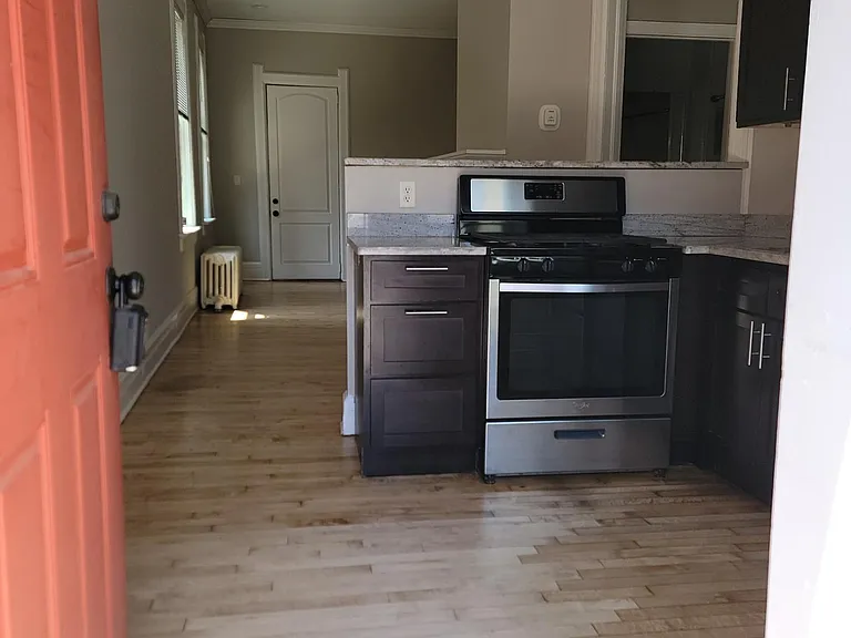 1690 N Franklin Pl #LOWER REAR — Photo 22