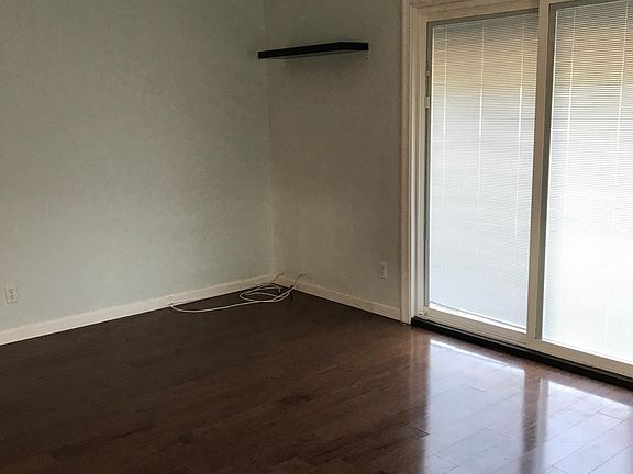 4th image of 2324 E Ocean Ave