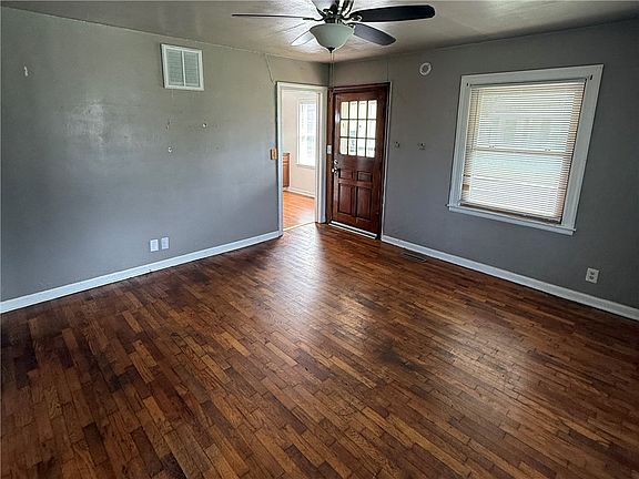 4th image of 1 Brown Ct
