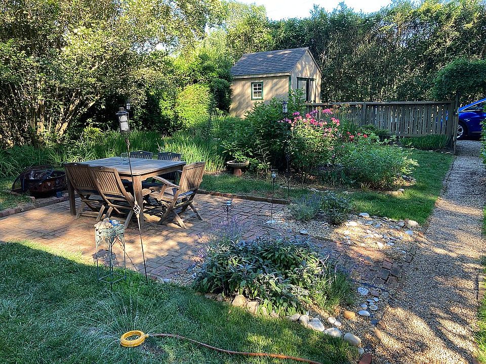 2nd image of 62 Accabonac Rd