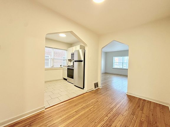 5th image of 5524 Chippewa St #1W
