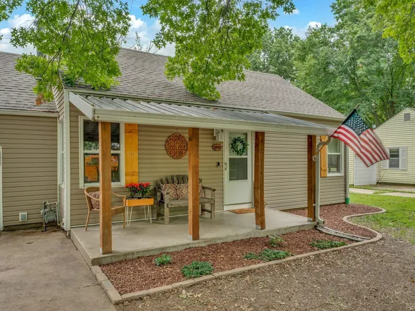 2202 SW Moundview Dr, Topeka, KS 66614