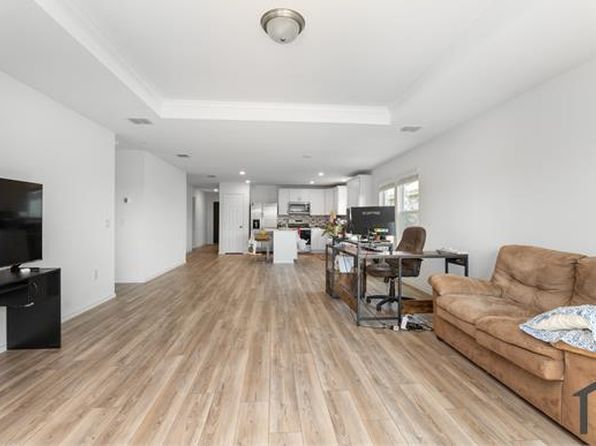 1800 Village Creek Ln