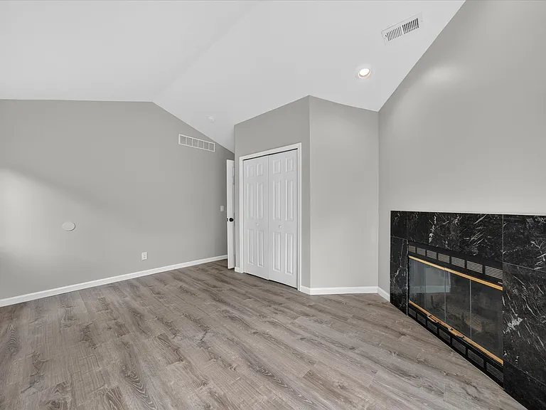 21150 Avon Ln — Photo 24