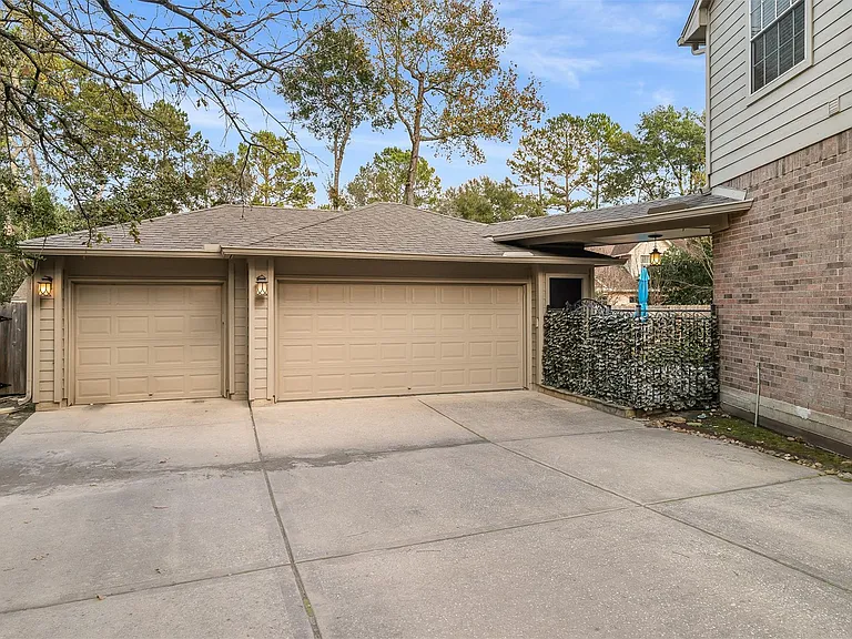 11 Winrock Pl — Photo 36