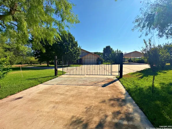 508 Lagunillas, Charlotte, TX 78011