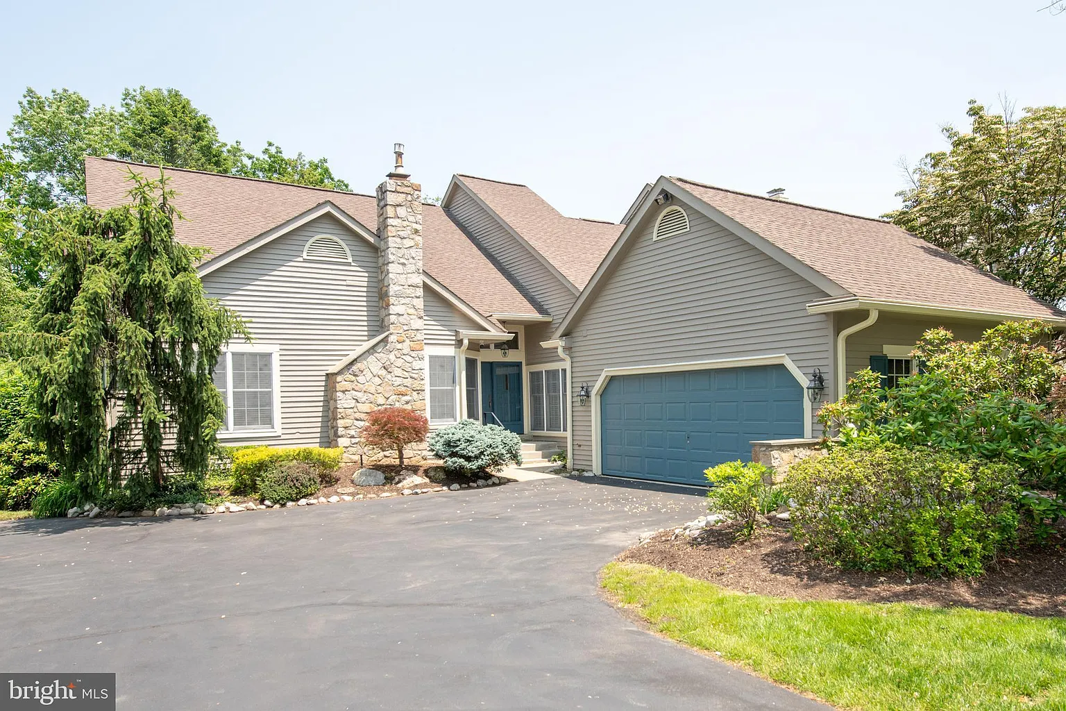 1760 Oak Hill Dr photo 1