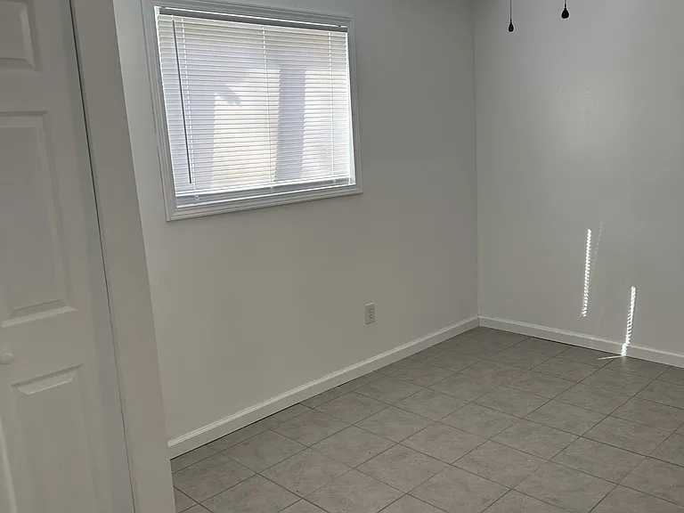182 E Market St — Photo 13