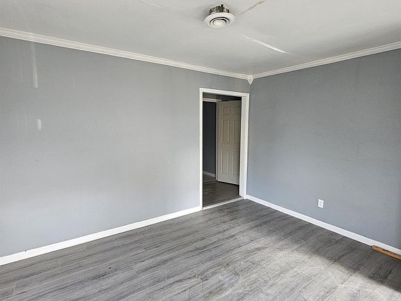 3rd image of 2059 Swift St
