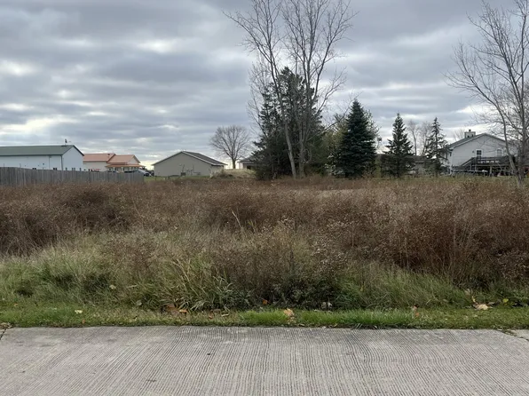 2214 228th Pl, Ames, IA 50014