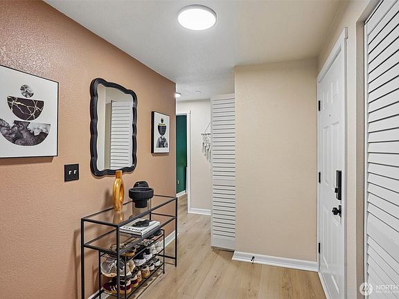 4th image of 4617 Grandview Drive W #B