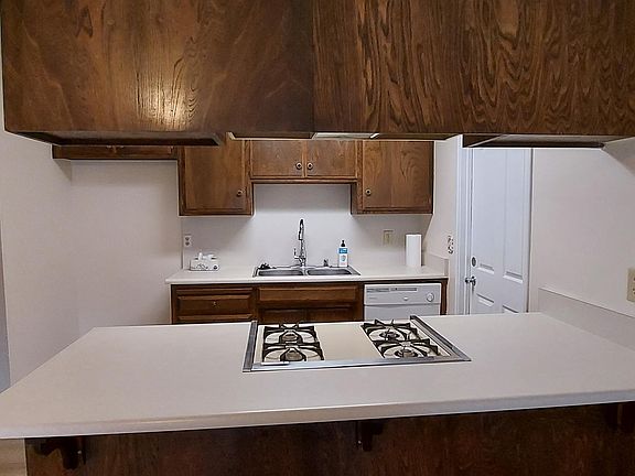 4th image of 9125 Madison Ave