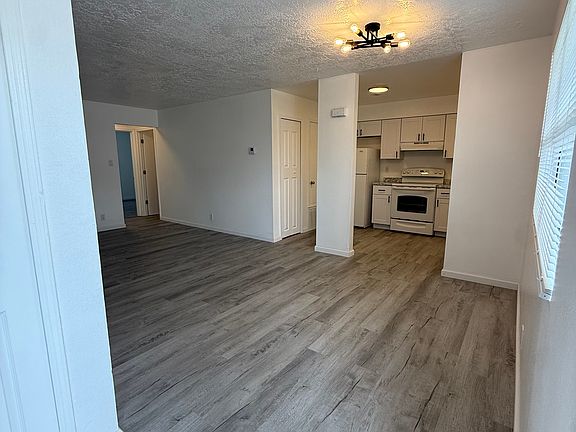 3rd image of 329 Geraldine Rd SE #B
