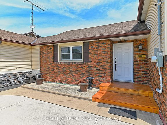 4th image of 446 Geneva St