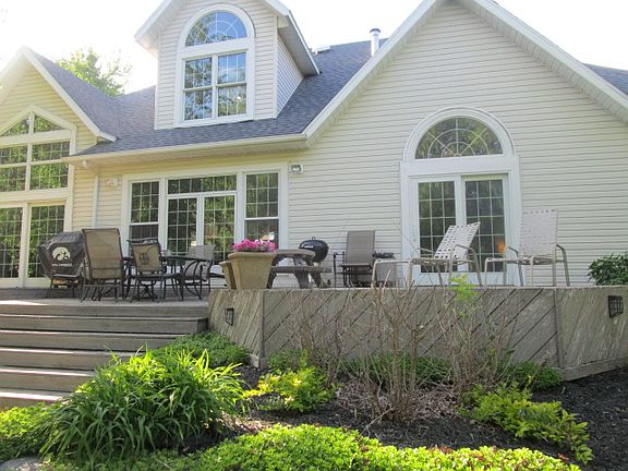 4th image of 2106 W River Dr