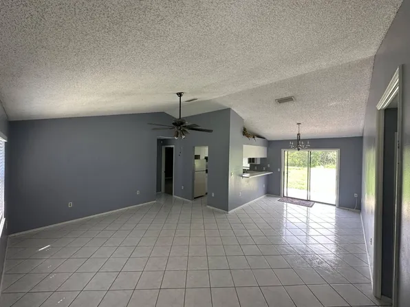 2820 N Lockwood Meadows Boulevard, Sarasota, FL 34234
