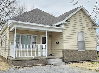 917 W 4th St, Mount Carmel, IL 62863