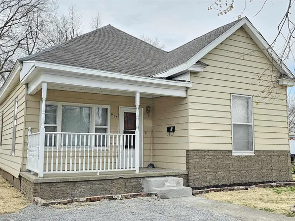 917 W 4th St, Mount Carmel, IL 62863