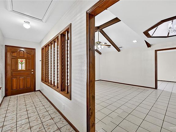 3rd image of 1005 Hollyfield St